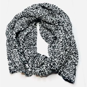 𝅺H&M NWOT Chunky Cable Knit Scarf in Black and White - Bundle & Save!